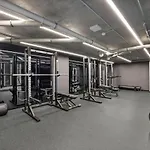 Stay Near Botanic Garden With Gym, Sauna & Parking