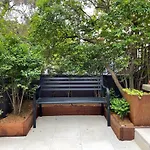 Stylish Townhouse In Melbourne\'S Playground