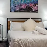Staycentral - Heritage Warehouse Retreat Melbourne