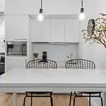 Luxuria Apartments - Bourke
