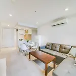 A Stylish & Cozy 2Br Apt Near Melbourne Central