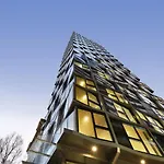 A Cozy & Stylish 2Br Apt Near Crown And Southern Cross