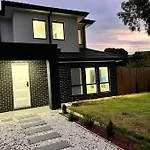 Brand New Modern 2 Bedroom Guesthouse At Airport!
