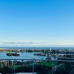 Cozy 1 Bed Apt & Spa,Free Parking ,Phenomena Views