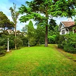 Light Filled Grand Family With Return Veranda