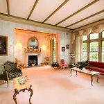 Light Filled Grand Family With Return Veranda