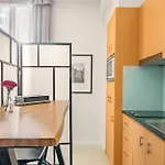 Roma Studio Apartment In Collins Street