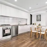 Boutique Heidelberg Heights 2Br Apartment 105