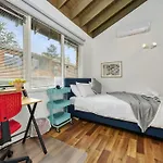 Carlton Dream: Leafy 2Bed 2Bath Lygon Str Townhouse