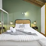 Carlton Dream: Leafy 2Bed 2Bath Lygon Str Townhouse