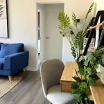 Condo Moments To Elwood Beach And Village