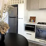 Condo Moments To Elwood Beach And Village