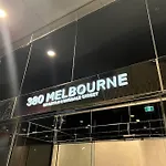 Panoramic Views Two Bedrooms Apartment In Melbourne Cbd