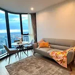 Panoramic Views Two Bedrooms Apartment In Melbourne Cbd