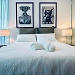 Stylish Southbank Apartment Plus Free Parking For 2 Cars