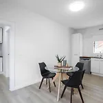Cheerful 2-Bedroom Home In Moonee Ponds
