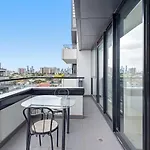 Eclectic 1-Bed Apartment With Pool And Gym