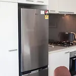 Kensington Modern Cozy Unit W/Direct Street Access