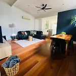 Entire Contemporary Home In Ascot Vale