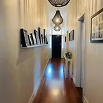 Entire Contemporary Home In Ascot Vale