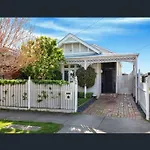 Entire Contemporary Home In Ascot Vale