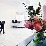 Rosie House-Spacious Comfortable Home