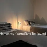 Homestay - Yarra River Boulevard - Private Room