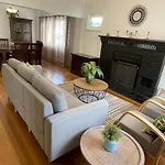 Heritage Charm In The Heart Of Bentleigh
