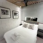 Flinders Street 205 - Studio