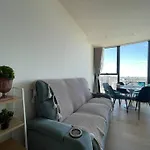 Modern 3Br In High Rise W/ Sea View Incl Carpark