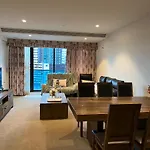 Elegant Three Bedrooms Apartment With Free Parking In Southbank Near Crown