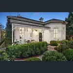 A Majestic Victorian Private Rear Access Quarters