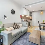 Stylish One Bd Hideaway In Essendon