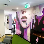For Students Only - Prime Living At Victoria Market Studios In Melbourne