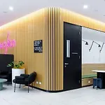 For Students Only - Prime Living At Victoria Market Studios In Melbourne