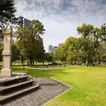 A Luxurious & Cozy 2Br Apt Near Victoria Market