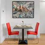 Windsor 2 Bd Apartment With Parking On Site
