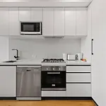 Windsor 2 Bd Apartment With Parking On Site