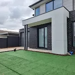 Rosie Townhouse - Modern And Comfortable Home