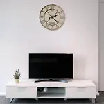Melbourne One 2B2B1C Apartment By Goodlive