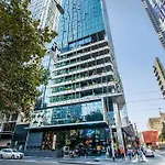 Lovely 2 Bed Apartment In Melbourne Cbd