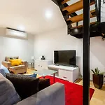 New York Lofted Cbd Retreat With Pool And Parking