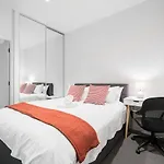 Cbd Serenity With Luxury Rooftop Pool And Parking