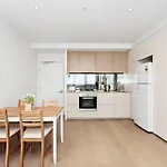 Resort-Style Docklands Riverview Stay With Parking
