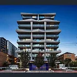 Classy 2B Apt Next To Albert Park W Free Parking#La09