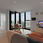 Great Location 2B1B Free Parking