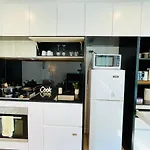 Urban Chic Retreat Near Crown W/ Free Parking