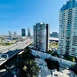 Urban Chic Retreat Near Crown W/ Free Parking