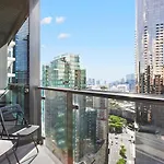 \'Sensational Southbank\' A Modern Resort Style Stay
