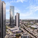 Southbank Apartment With Skyline View: 5-Min Walk To Crown Casino